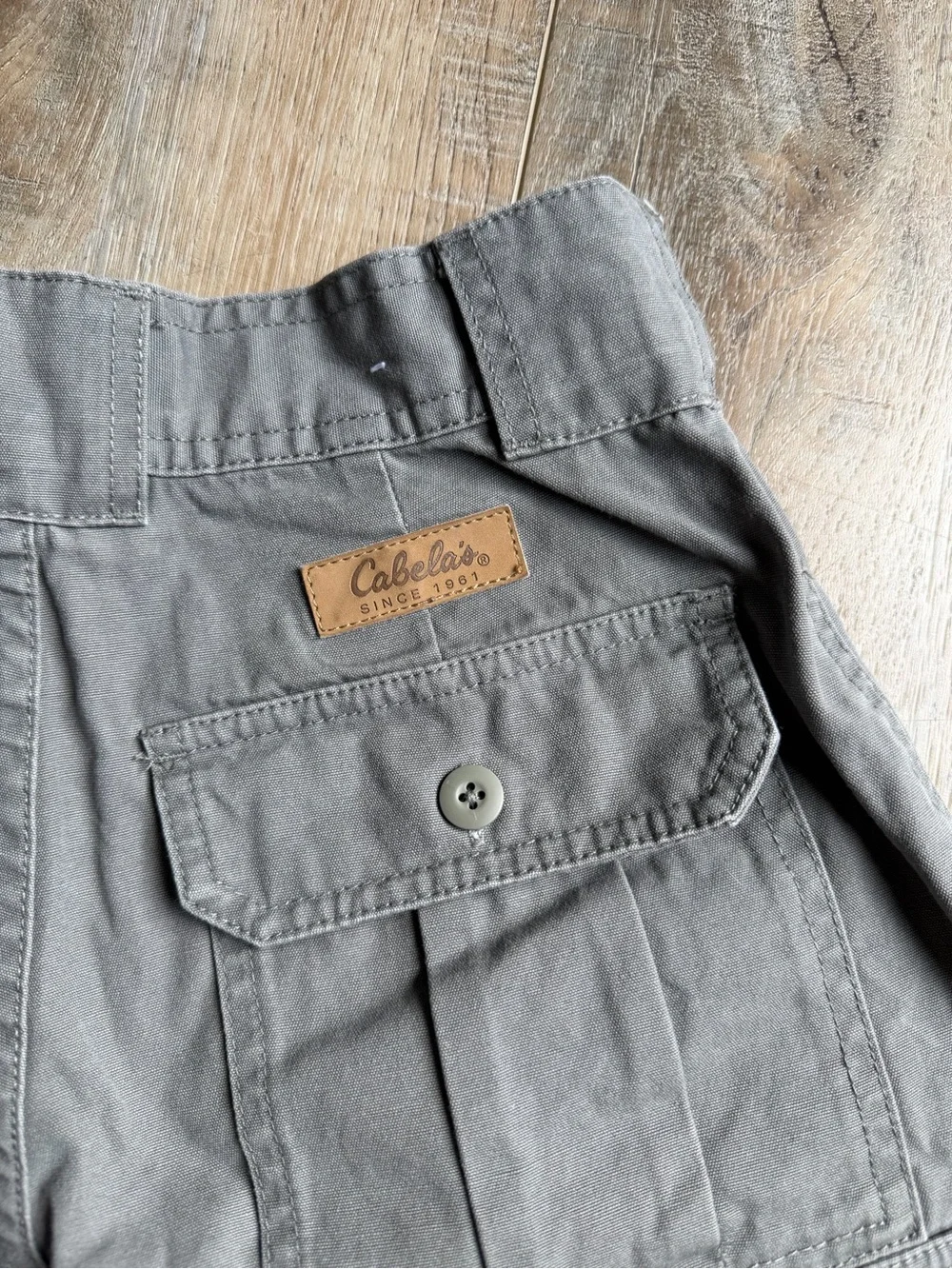 Cabela's Cargo Shorts with Multiple Pockets women’s size 4